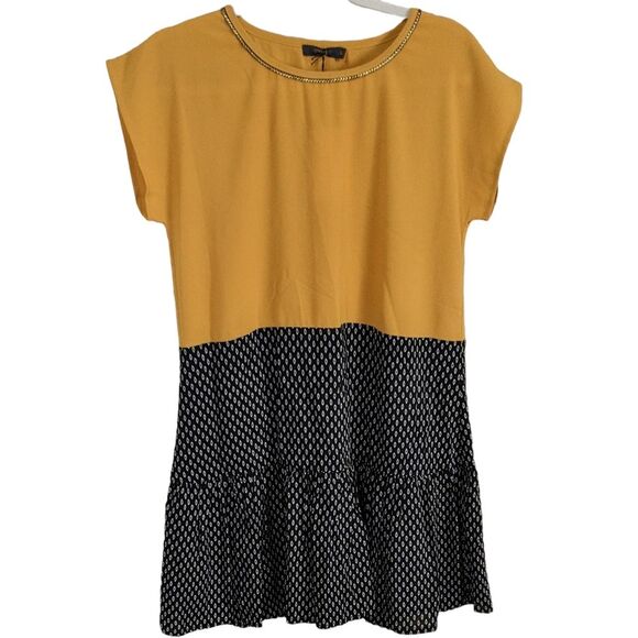THML Dresses & Skirts - NWT THML Tiered ruffle color block mustard navy short sleeve tshirt dress Small